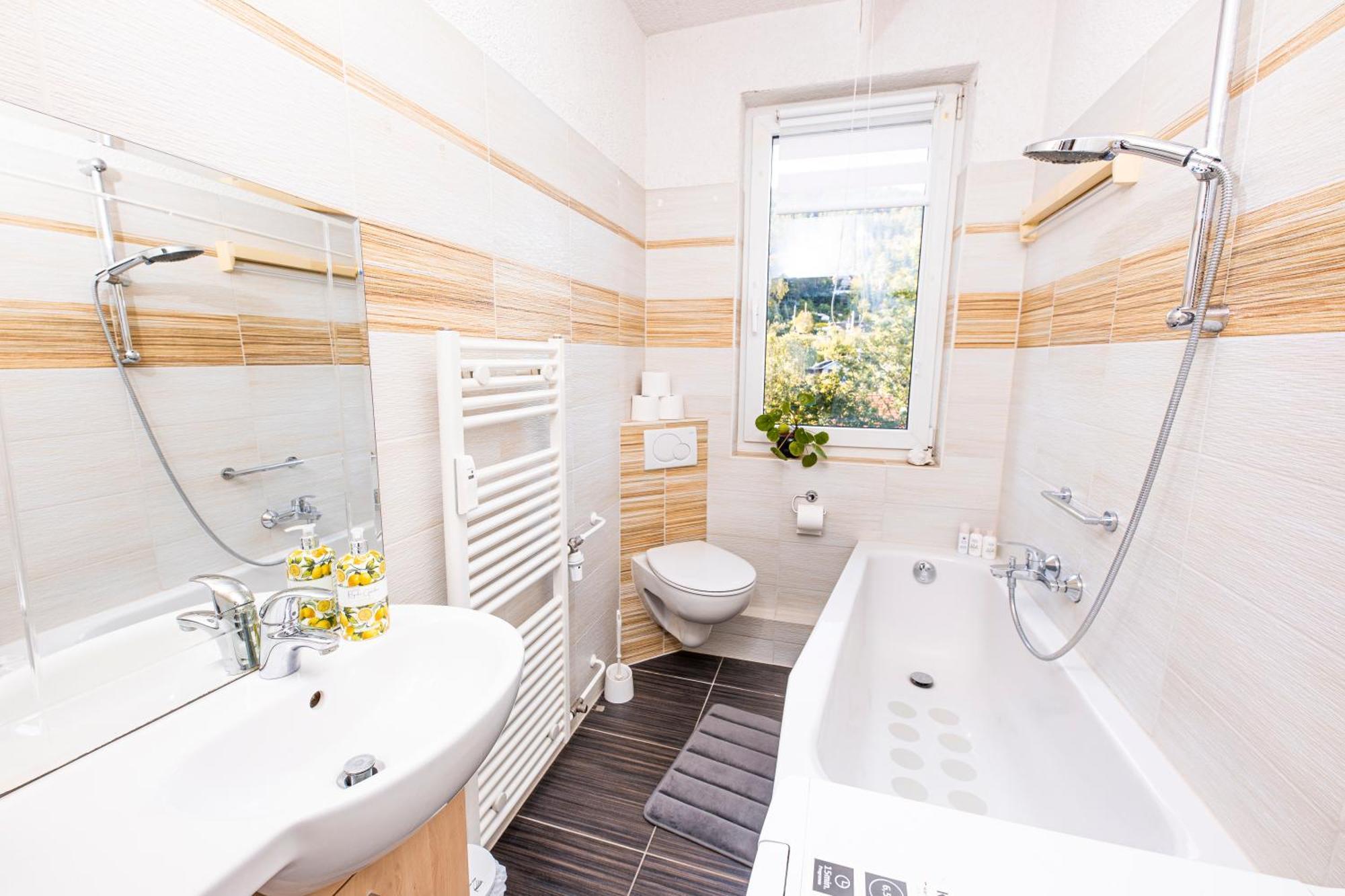 Modernes 2-Zimmer-Apartment Mit Balkon Und Netflix Jena Bagian luar foto